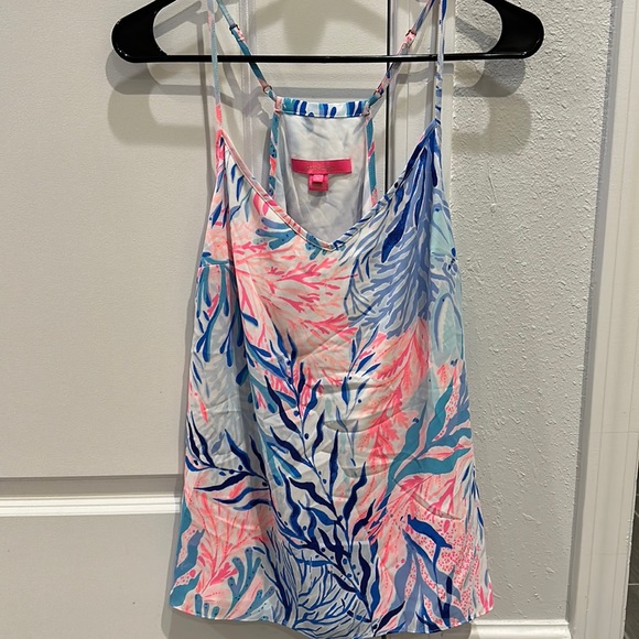 Lilly Pulitzer Tops - NWOT Lilly Pulitzer Tank top. Size Large. Never worn. Wrinkled from moving.